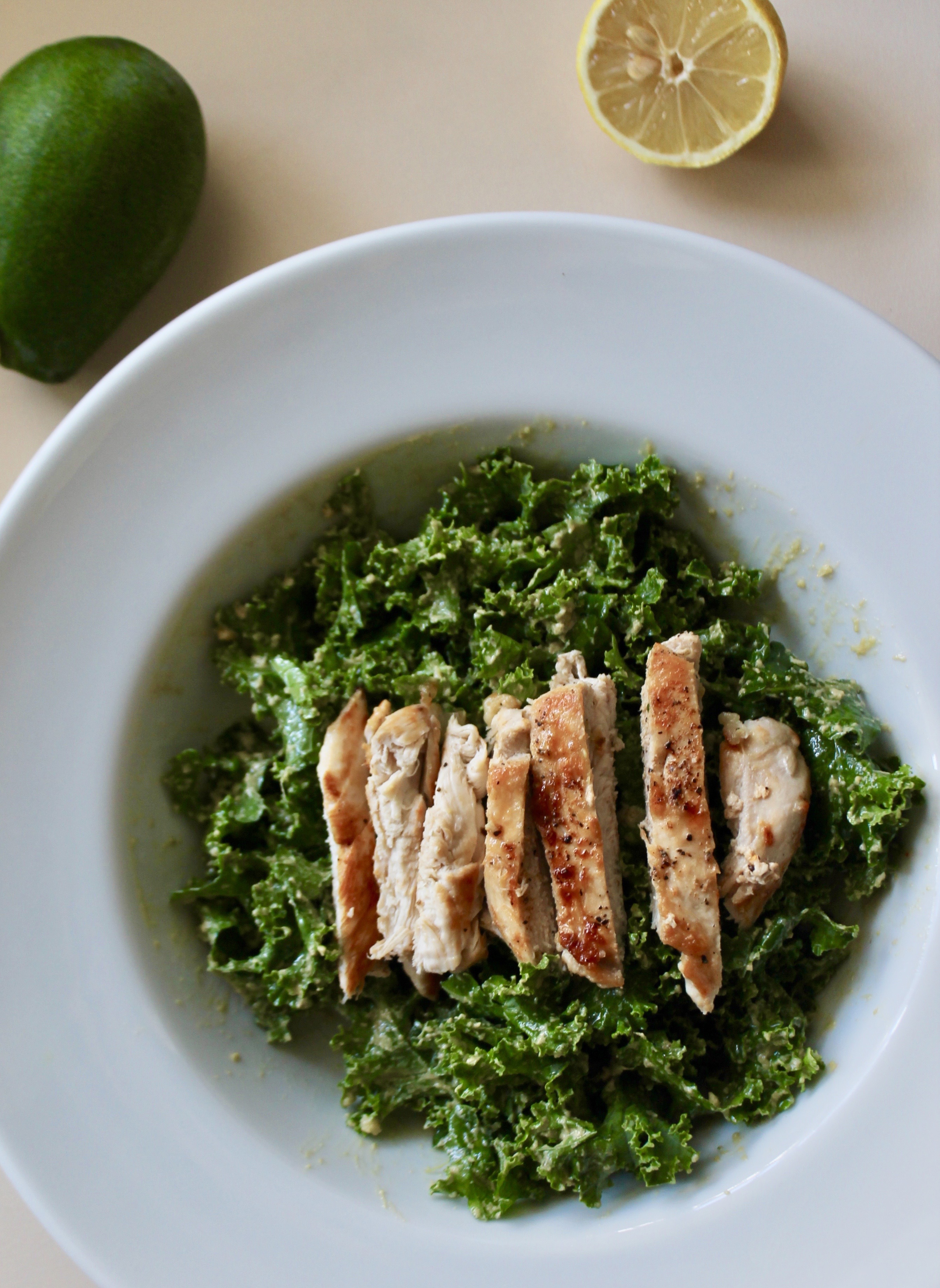 Avokado Soslu Sezar Salatası